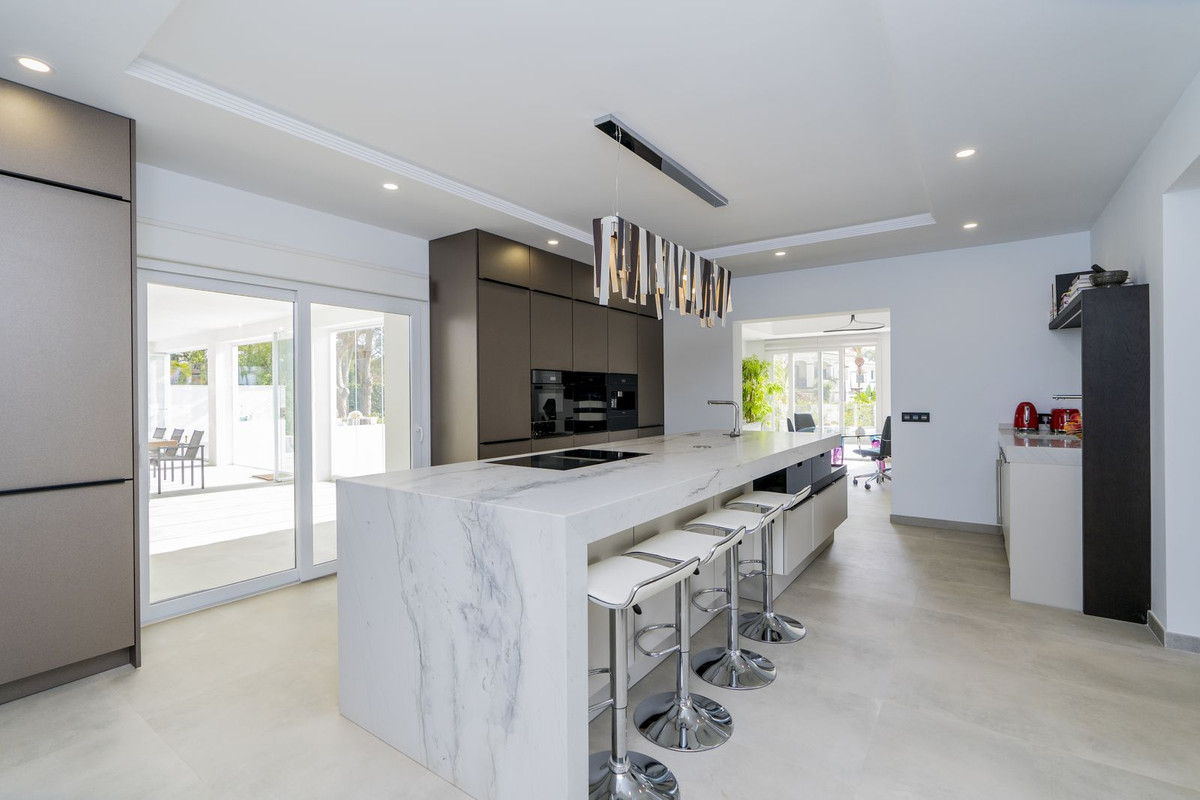 6 Bed, 6 Bath, HouseFor Sale, Atalaya, Malaga