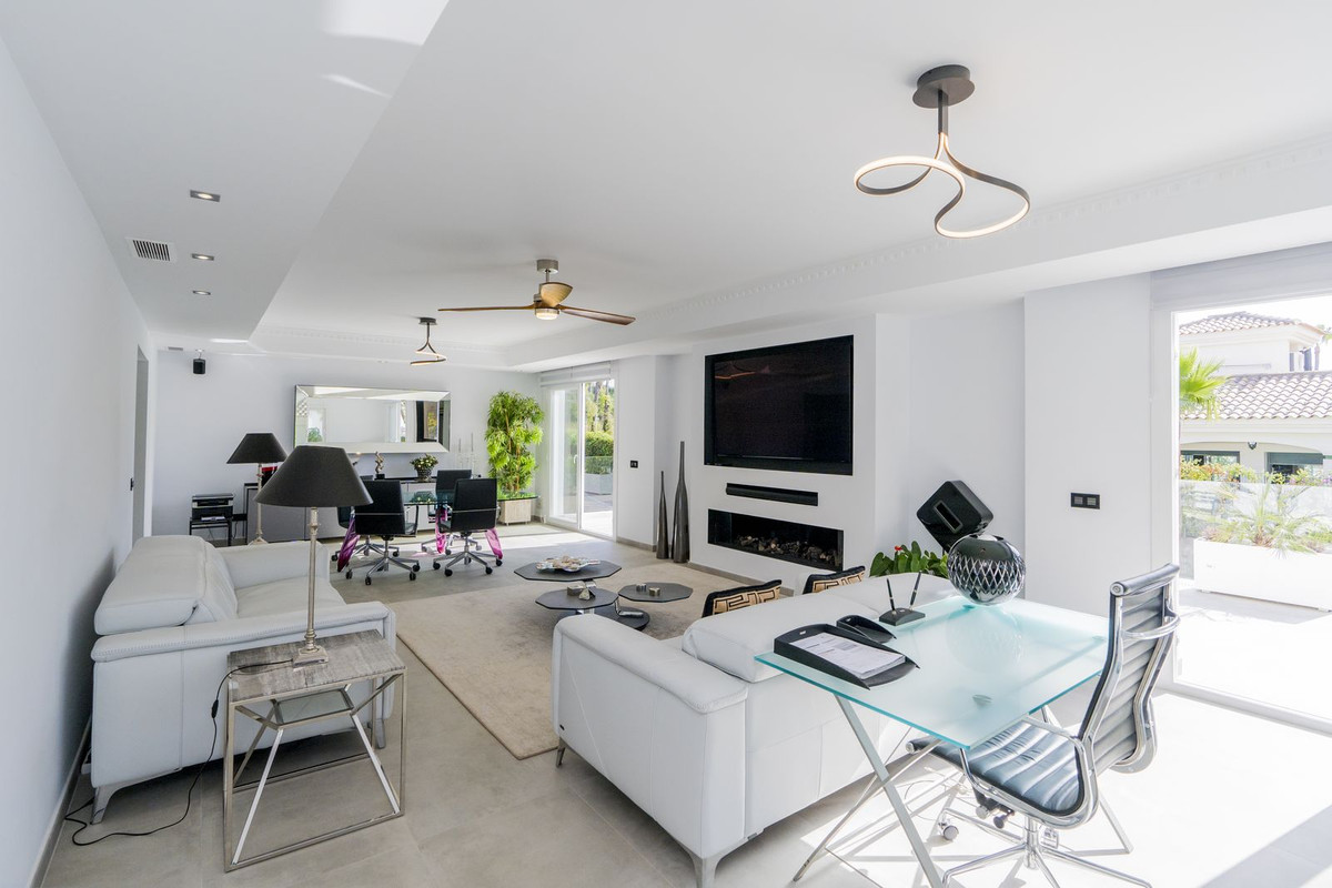 6 Bed, 6 Bath, HouseFor Sale, Atalaya, Malaga