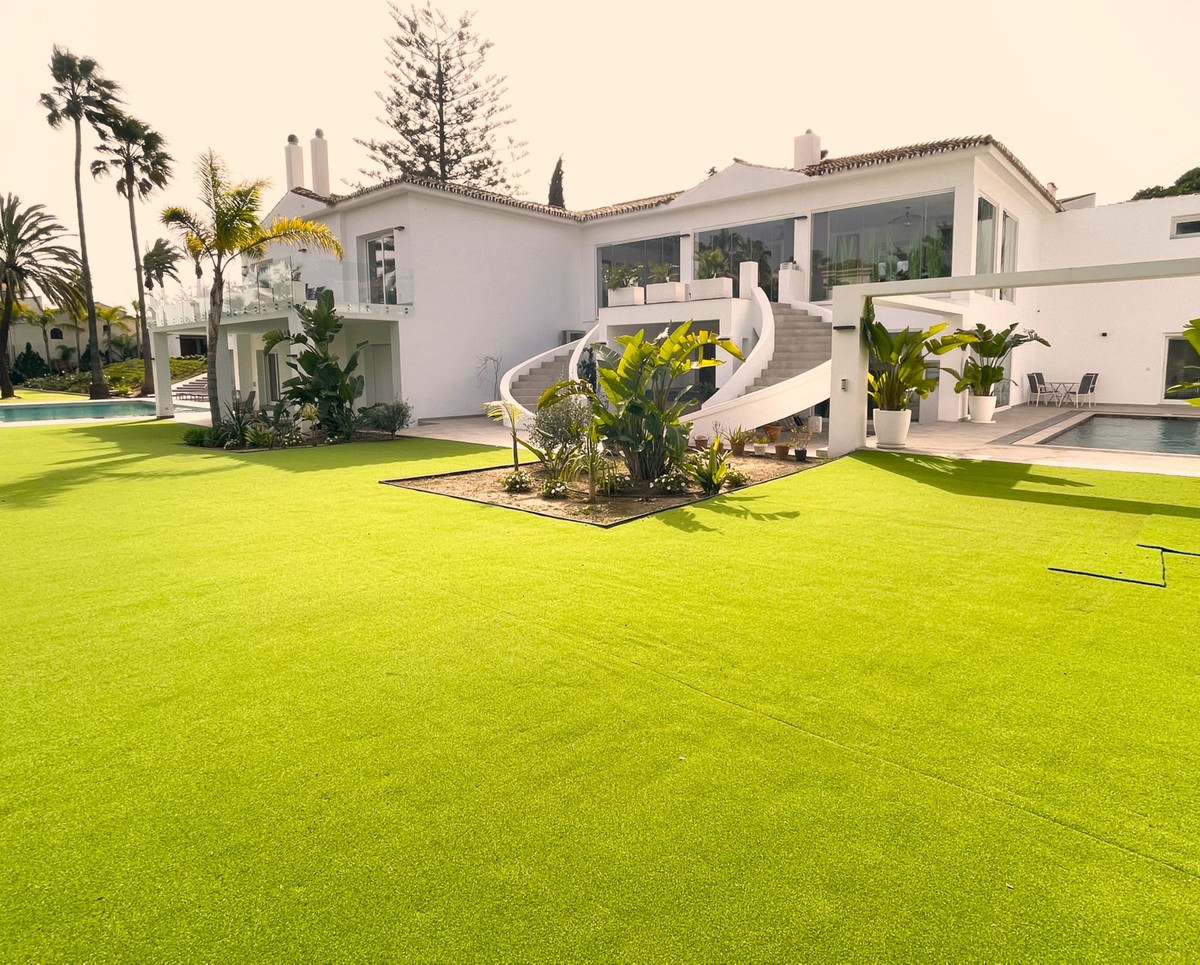 6 Bed, 6 Bath, HouseFor Sale, Atalaya, Malaga