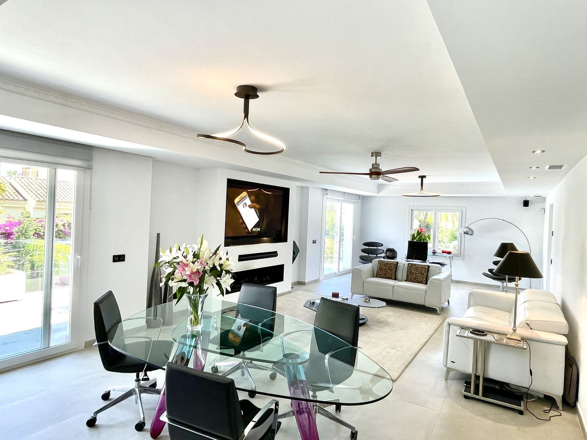 6 Bed, 6 Bath, HouseFor Sale, Atalaya, Malaga