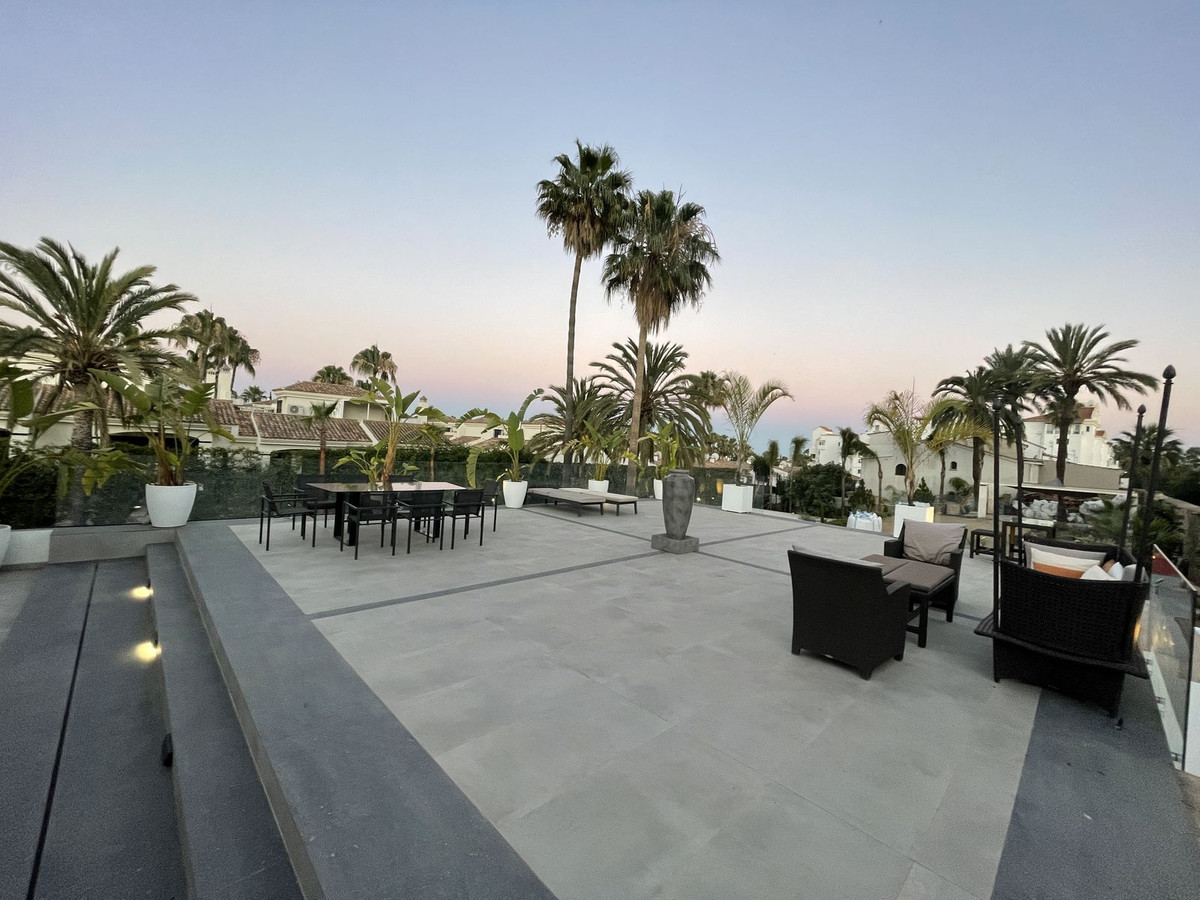 6 Bed, 6 Bath, HouseFor Sale, Atalaya, Malaga