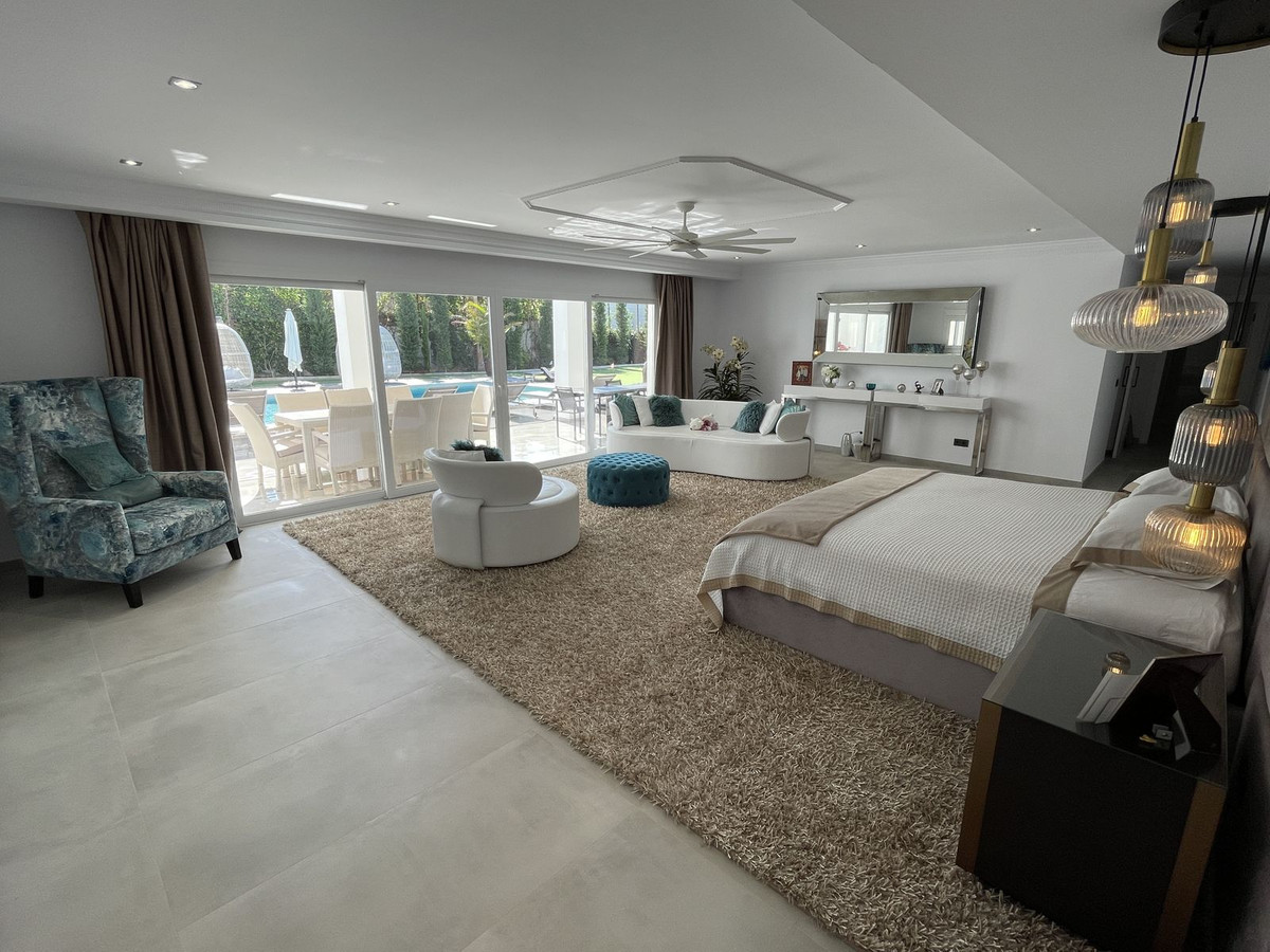 6 Bed, 6 Bath, HouseFor Sale, Atalaya, Malaga