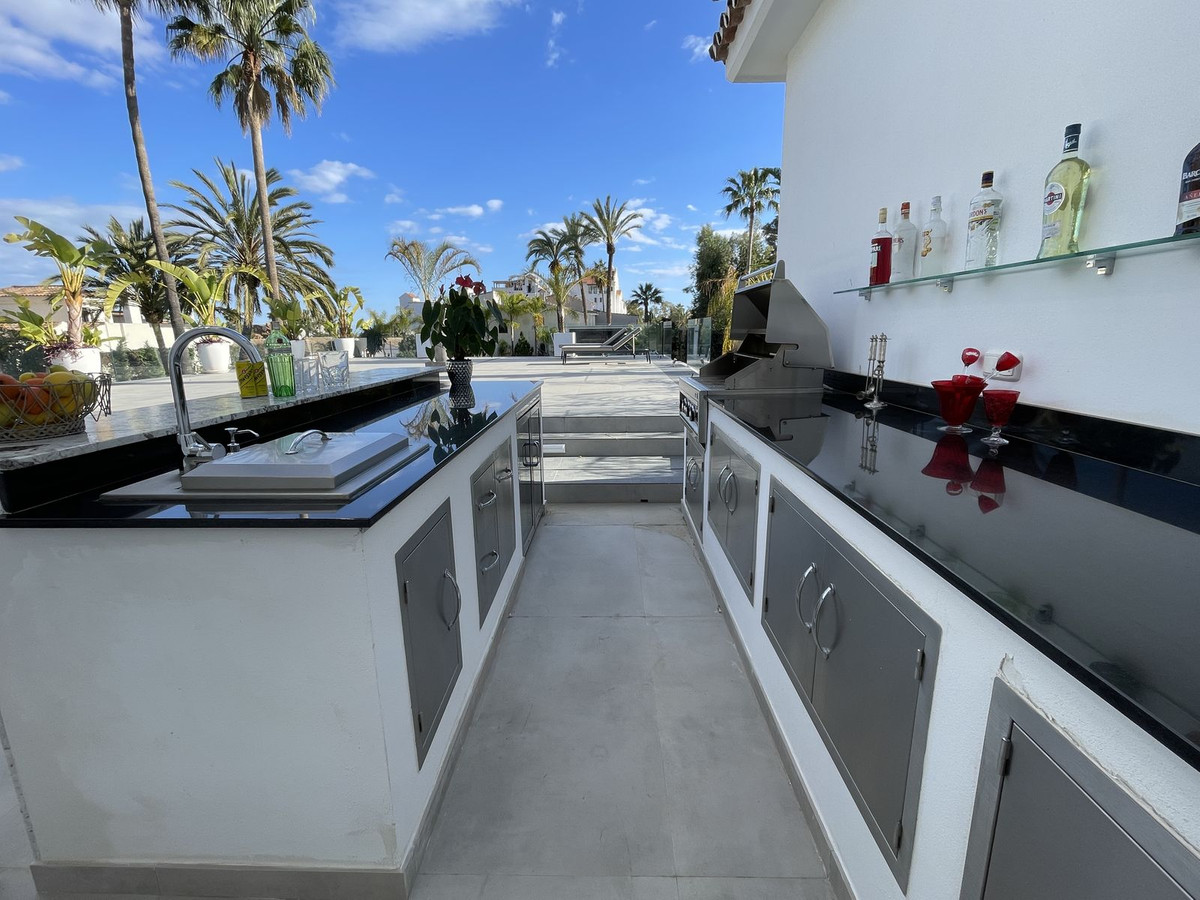6 Bed, 6 Bath, HouseFor Sale, Atalaya, Malaga