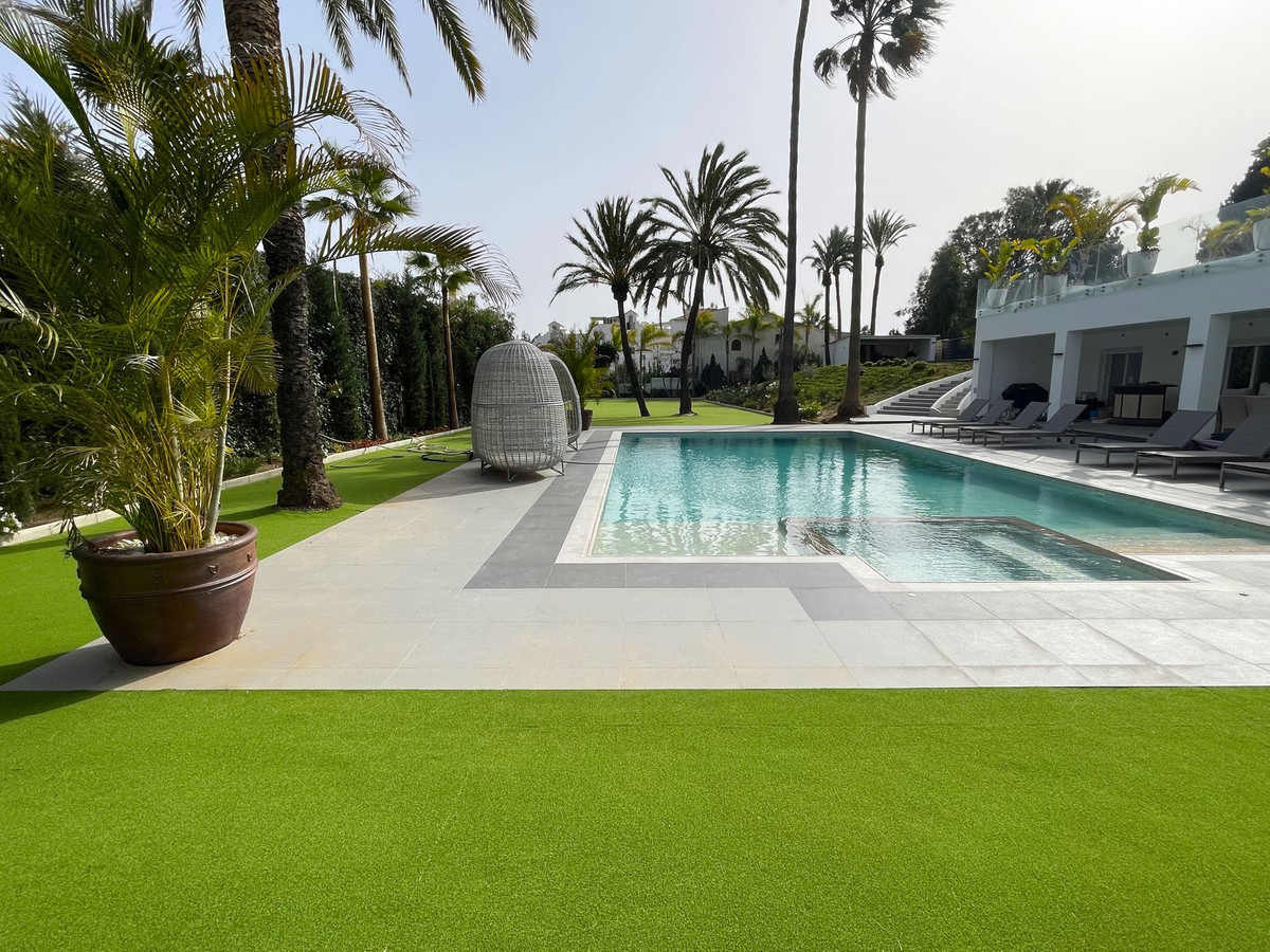 6 Bed, 6 Bath, HouseFor Sale, Atalaya, Malaga