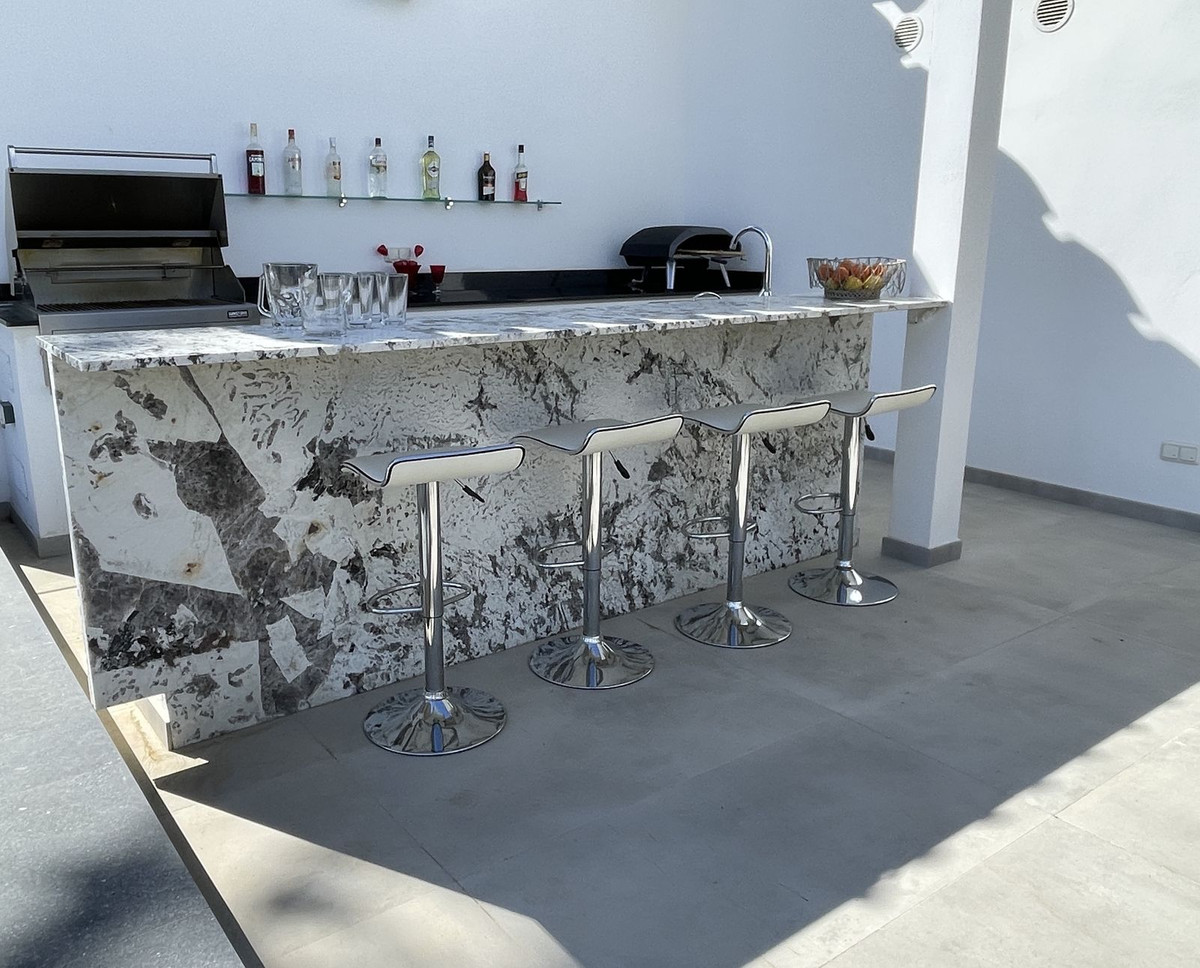 6 Bed, 6 Bath, HouseFor Sale, Atalaya, Malaga