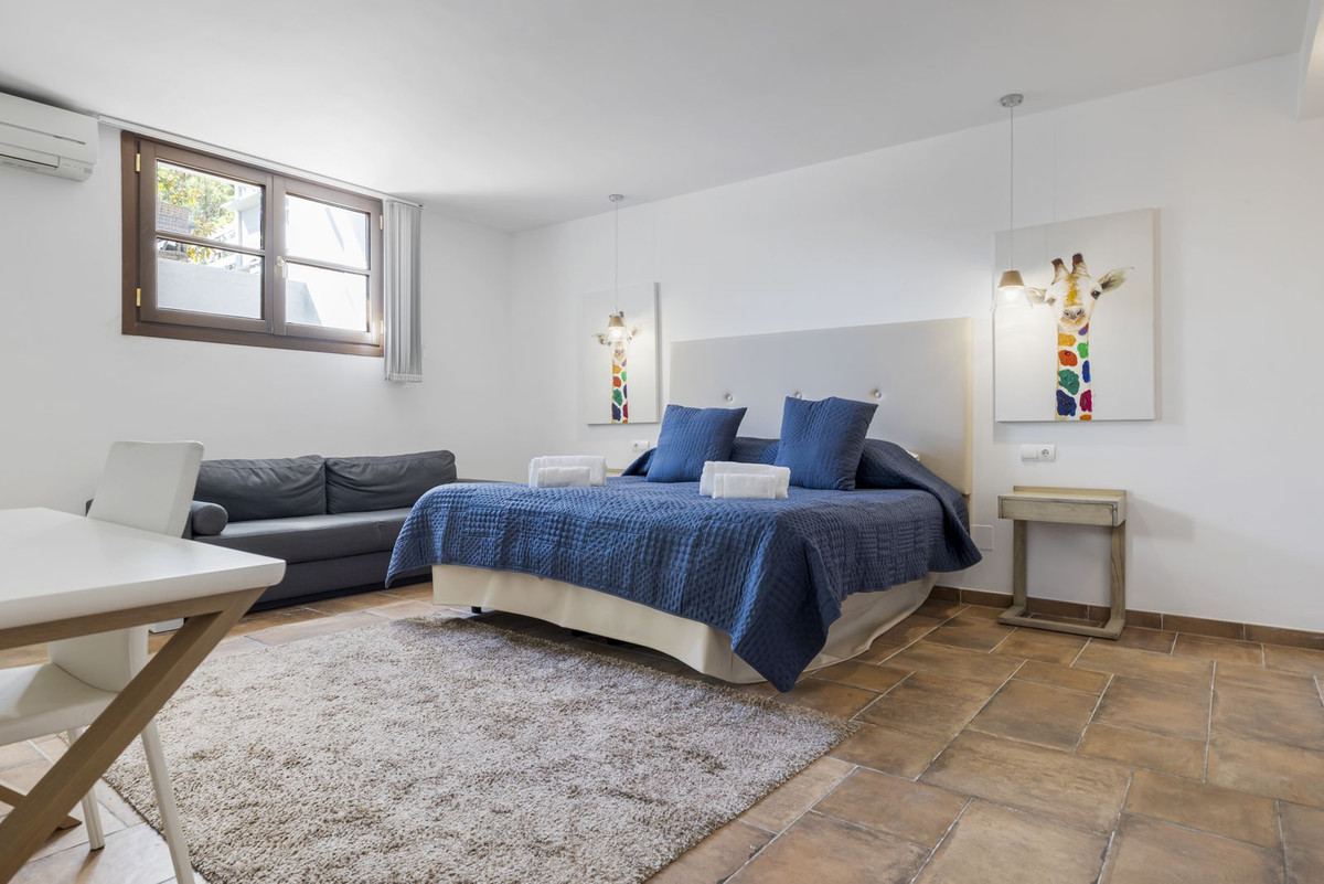 5 Bed, 4 Bath, HouseFor Sale, Benahavis, Malaga