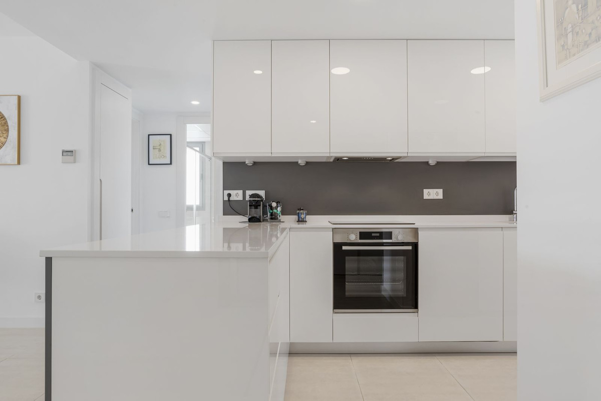 2 Bed, 2 Bath, ApartmentFor Sale, Estepona, Malaga