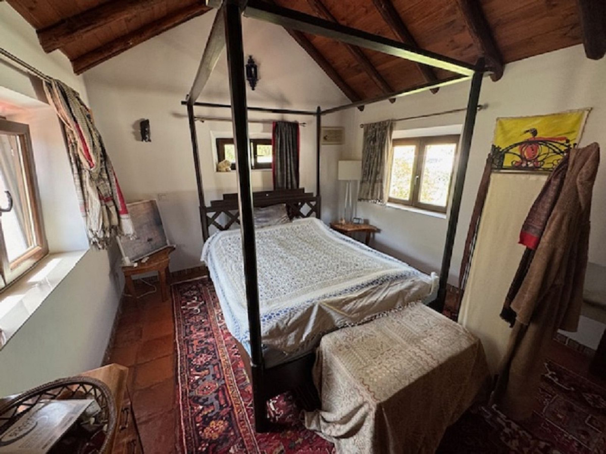 4 Bed, 2 Bath, HouseFor Sale, Casares, Malaga