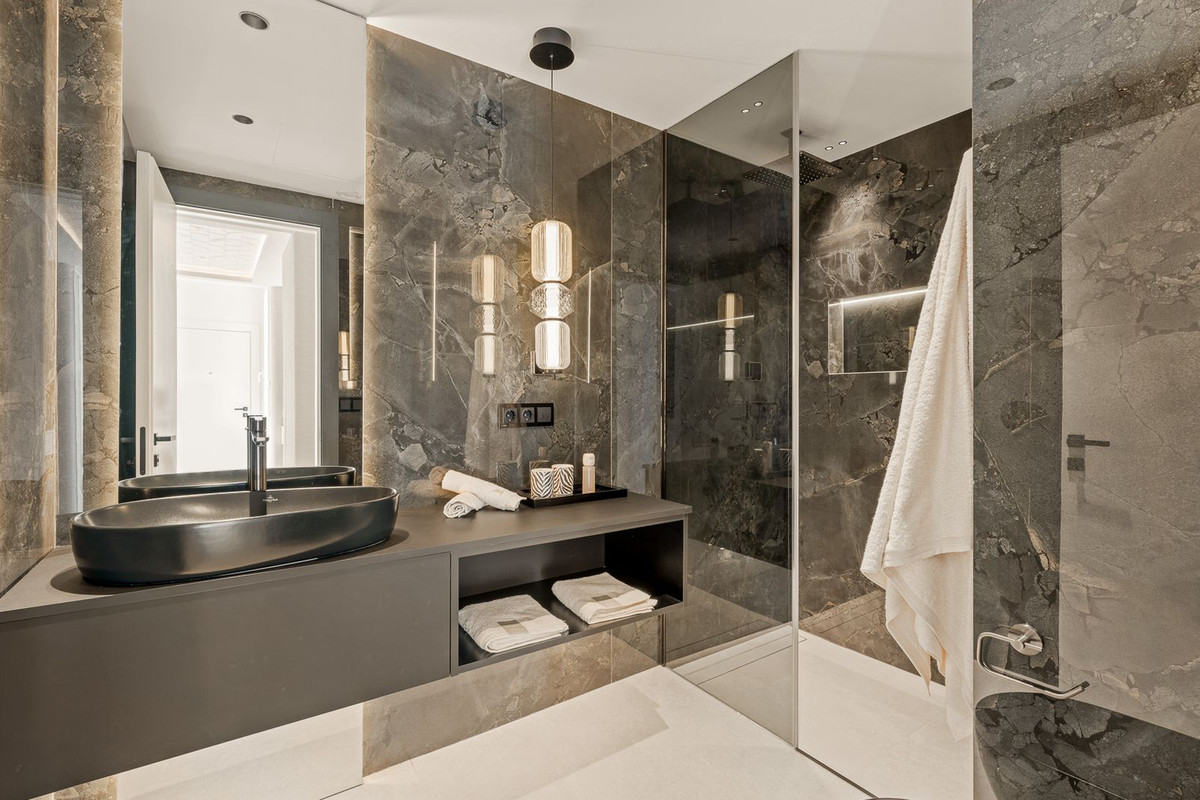 3 Bed, 3 Bath, ApartmentFor Sale, Estepona, Malaga