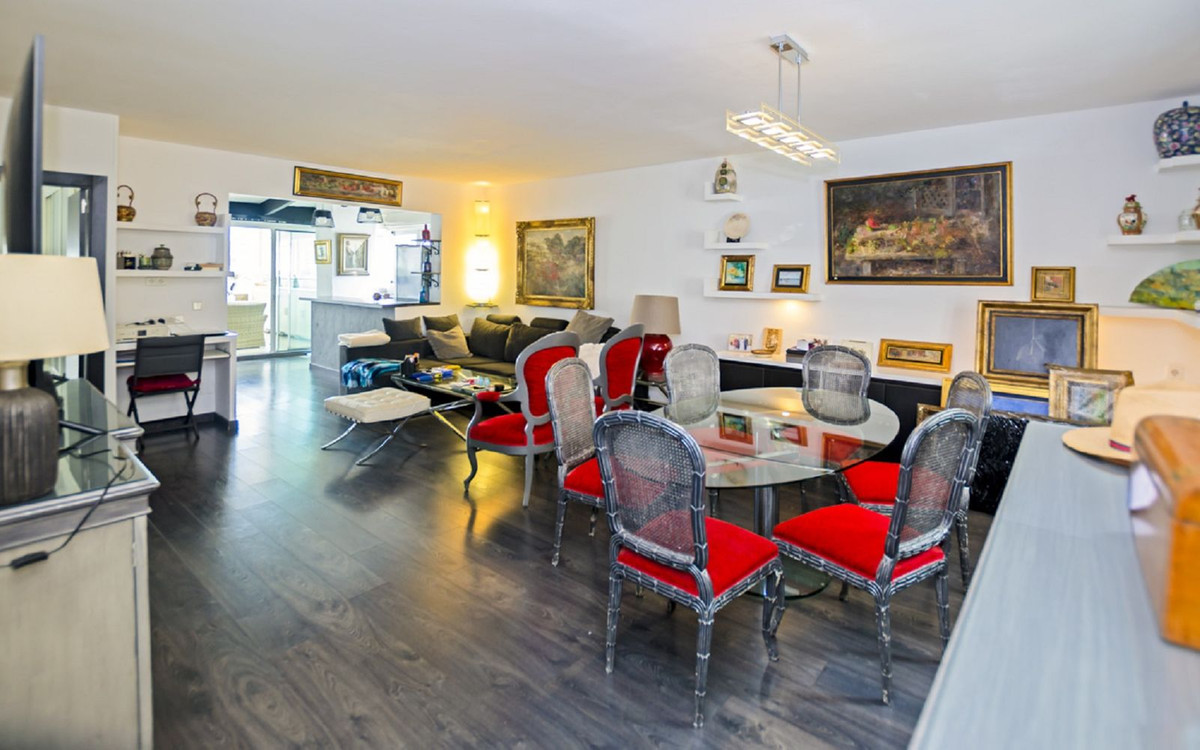 3 Bed, 3 Bath, ApartmentFor Sale, Puerto Banus, Malaga