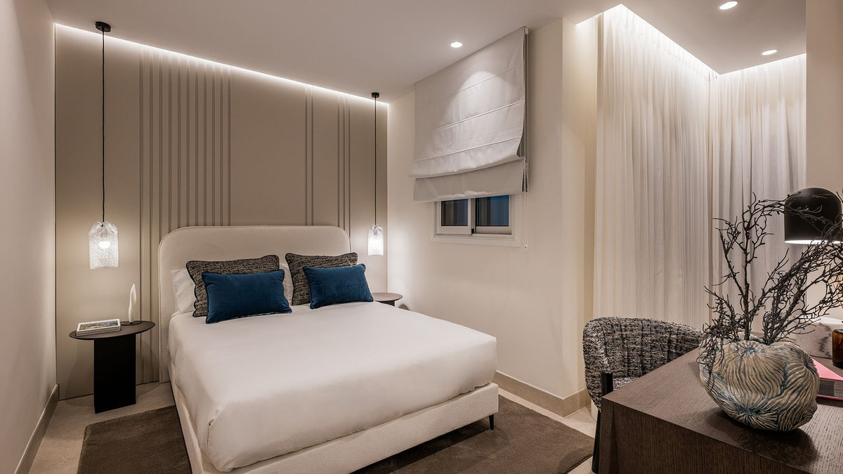 3 Bed, 2 Bath, ApartmentFor Sale, New Golden Mile, Malaga