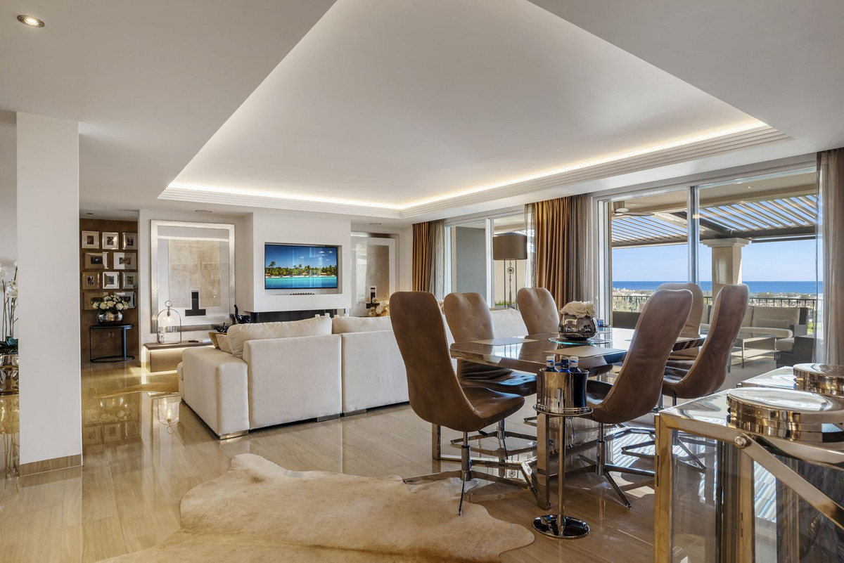 4 Bed, 3 Bath, ApartmentFor Sale, Los Almendros, Malaga