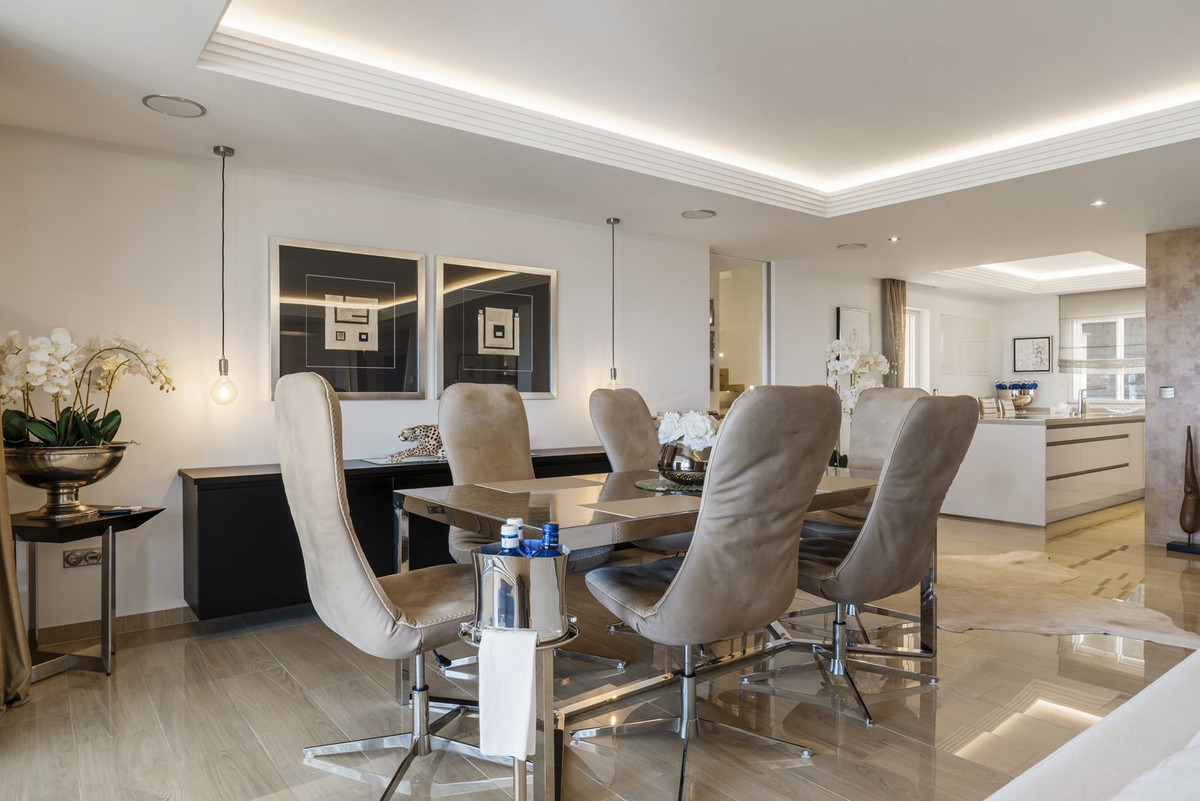 4 Bed, 3 Bath, ApartmentFor Sale, Los Almendros, Malaga