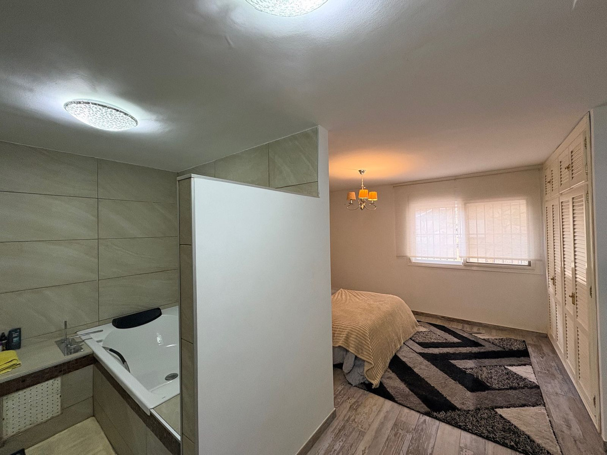 3 Bed, 2 Bath, HouseFor Sale, Estepona, Malaga