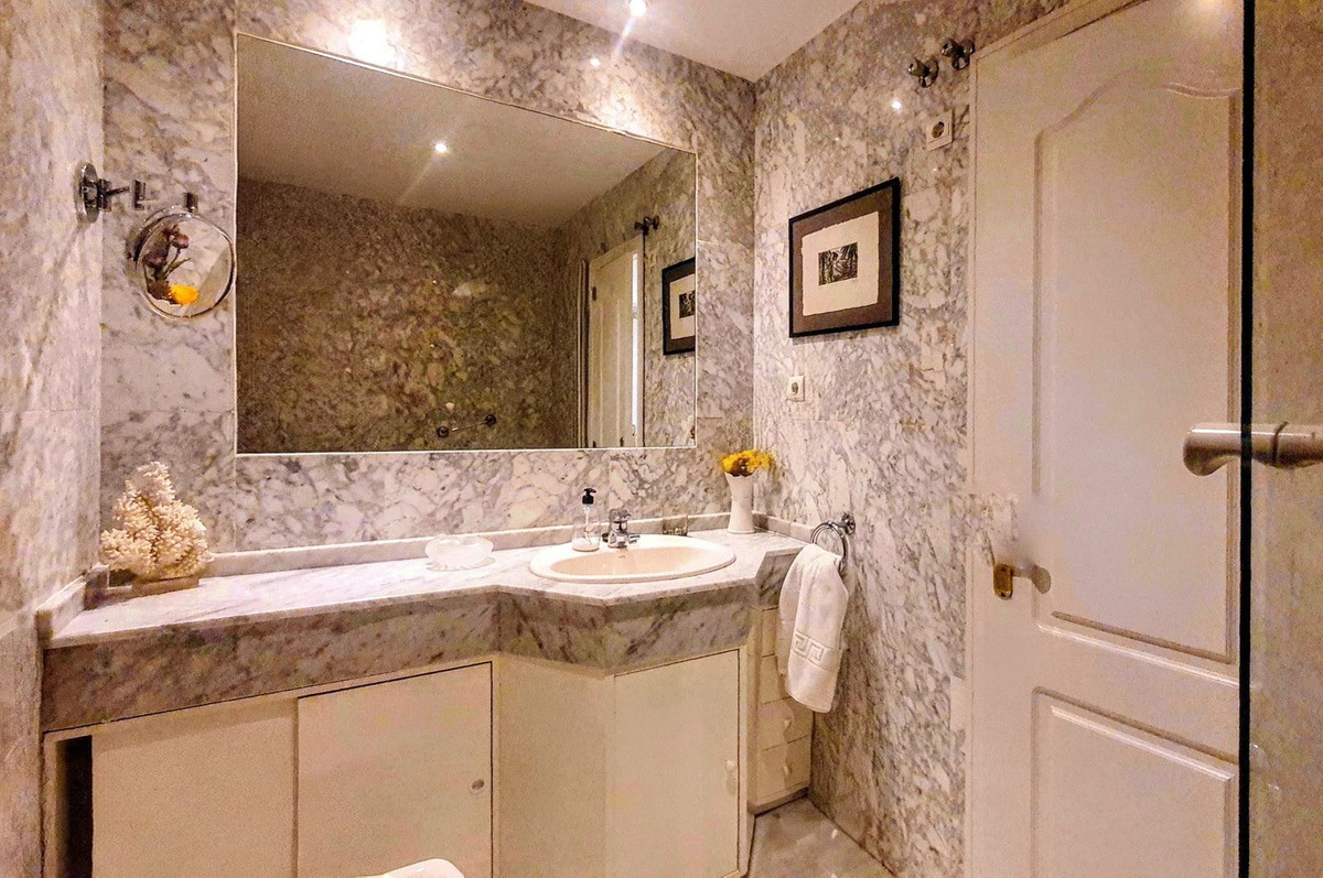 2 Bed, 2 Bath, ApartmentFor Sale, Puerto Banus, Malaga