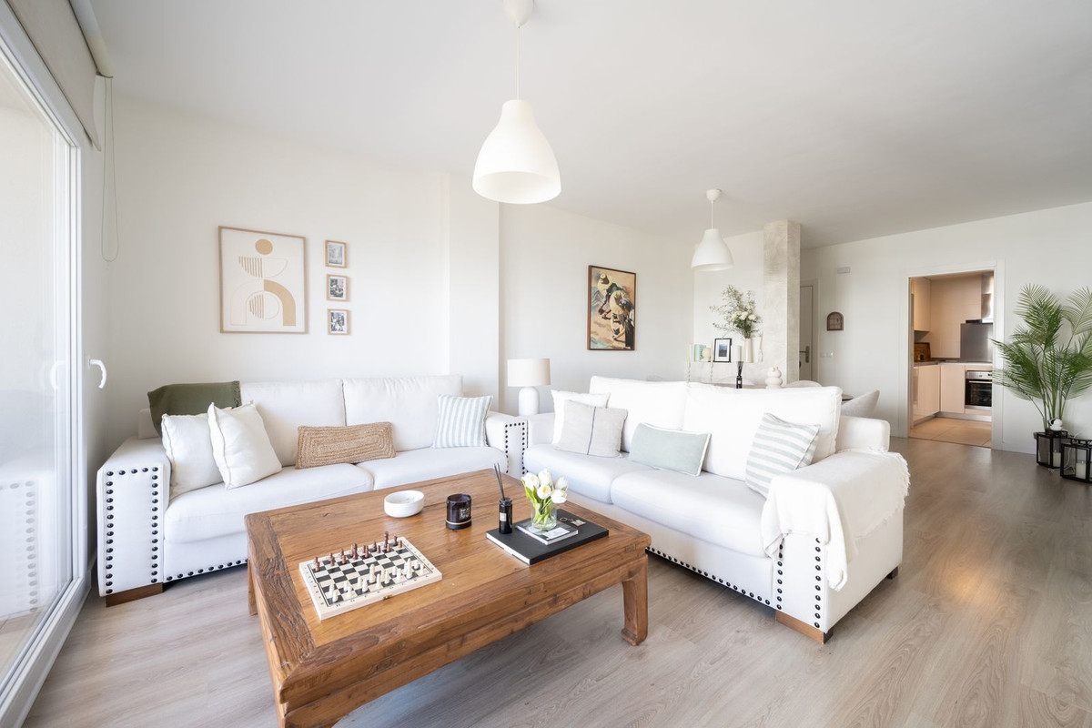 3 Bed, 2 Bath, ApartmentFor Sale, Nueva Andalucia, Malaga