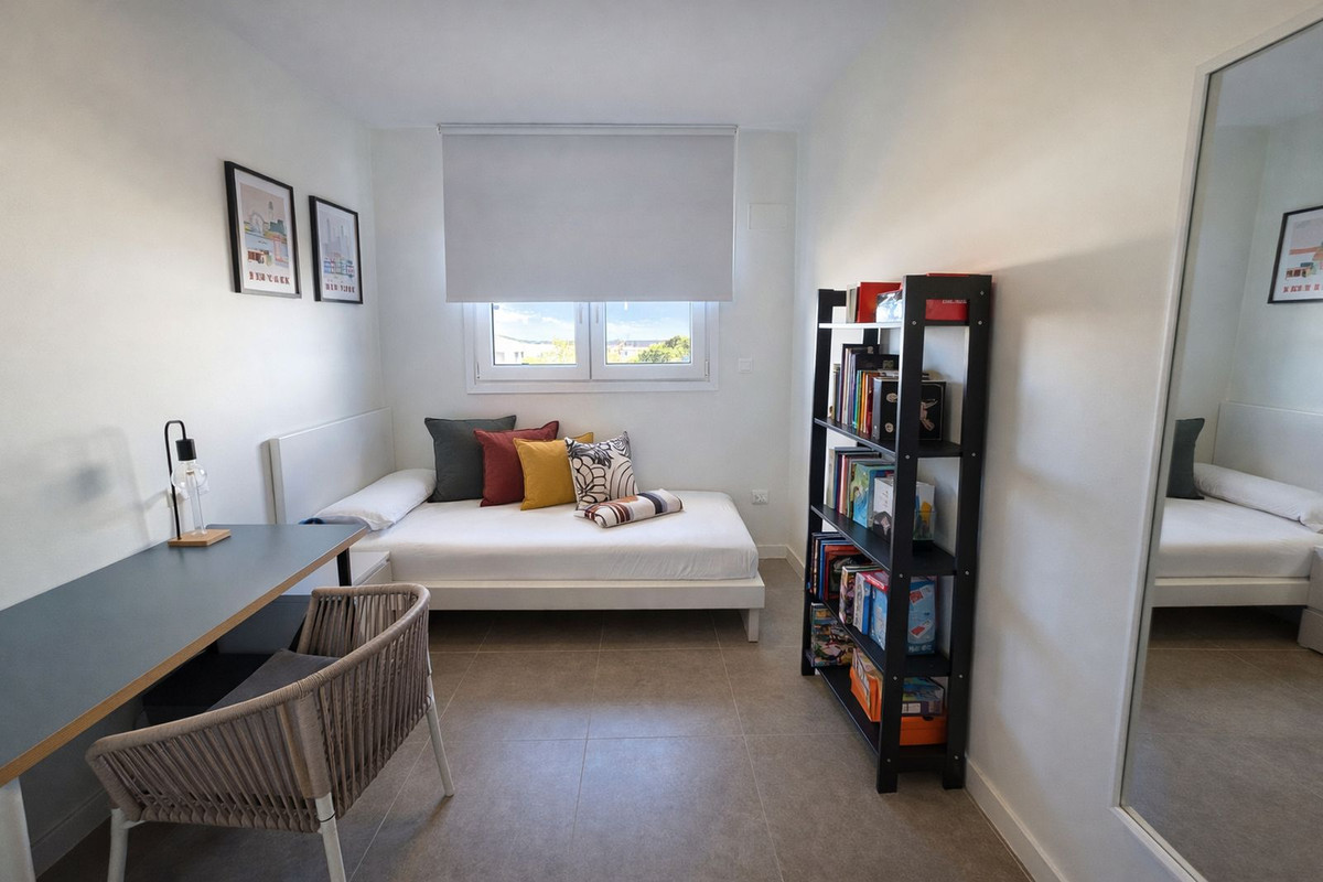 3 Bed, 2 Bath, ApartmentFor Sale, Estepona, Malaga