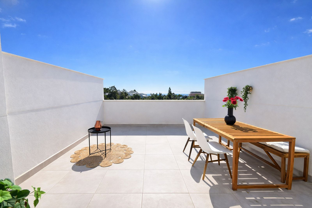 3 Bed, 2 Bath, ApartmentFor Sale, Estepona, Malaga