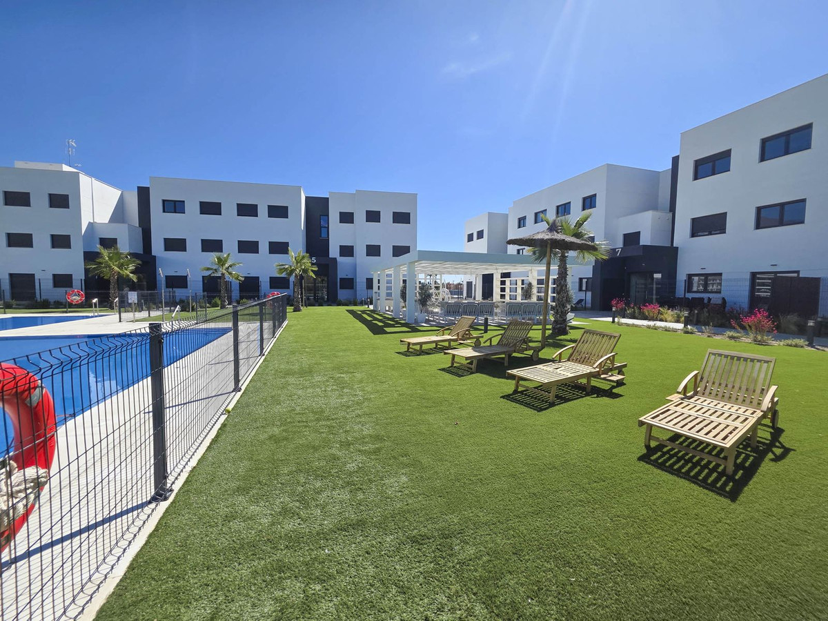 3 Bed, 2 Bath, ApartmentFor Sale, Estepona, Malaga