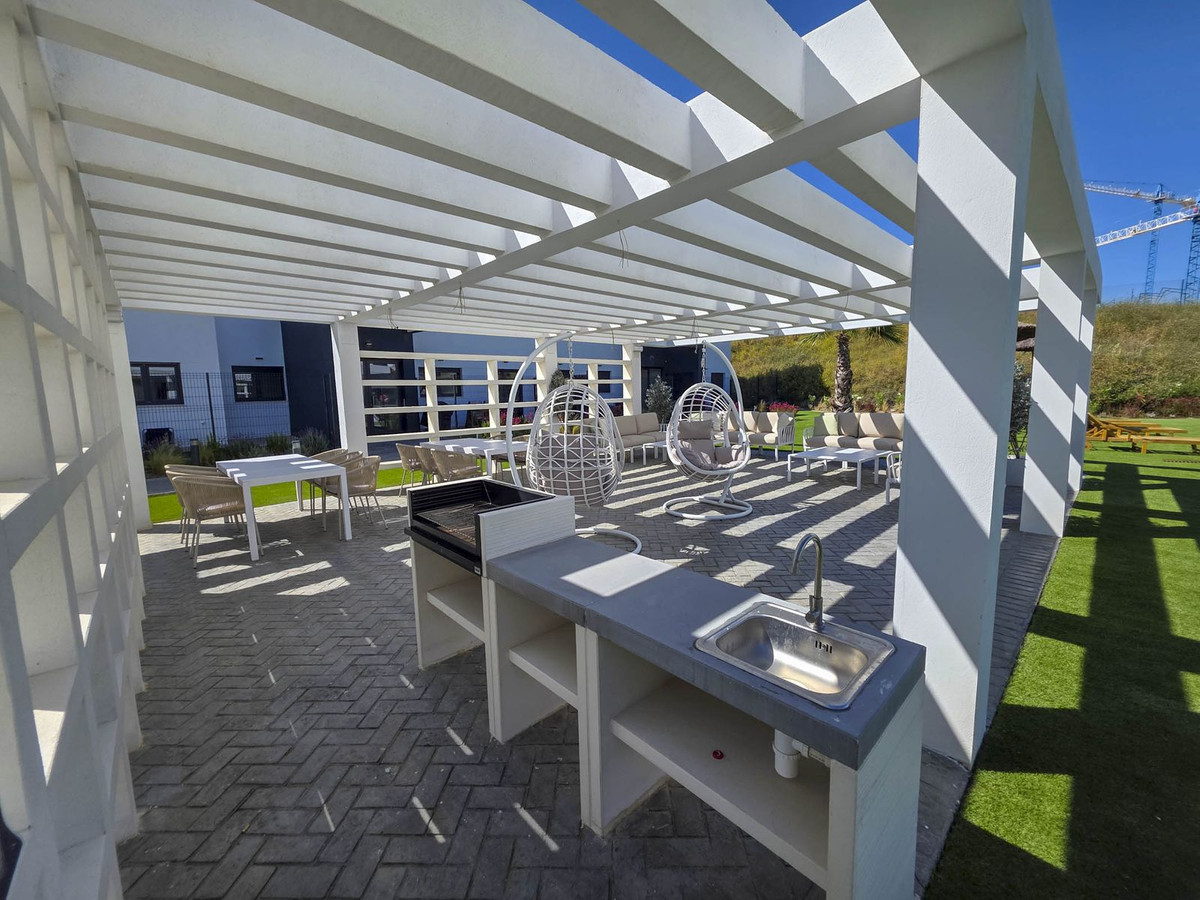 3 Bed, 2 Bath, ApartmentFor Sale, Estepona, Malaga