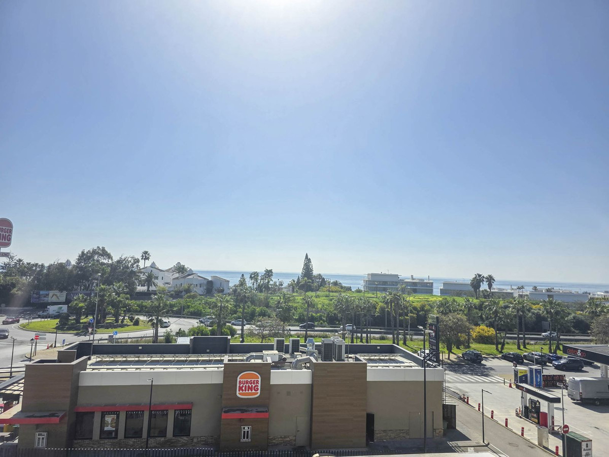 3 Bed, 2 Bath, ApartmentFor Sale, Estepona, Malaga