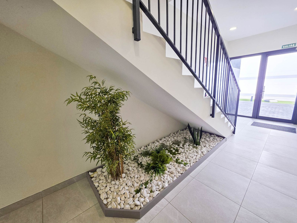 3 Bed, 2 Bath, ApartmentFor Sale, Estepona, Malaga