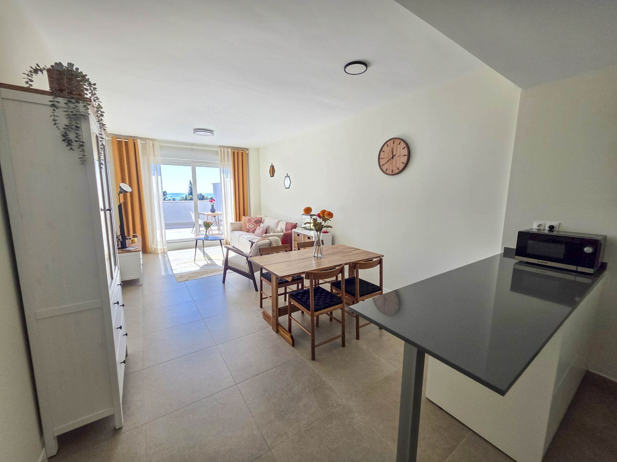 3 Bed, 2 Bath, ApartmentFor Sale, Estepona, Malaga