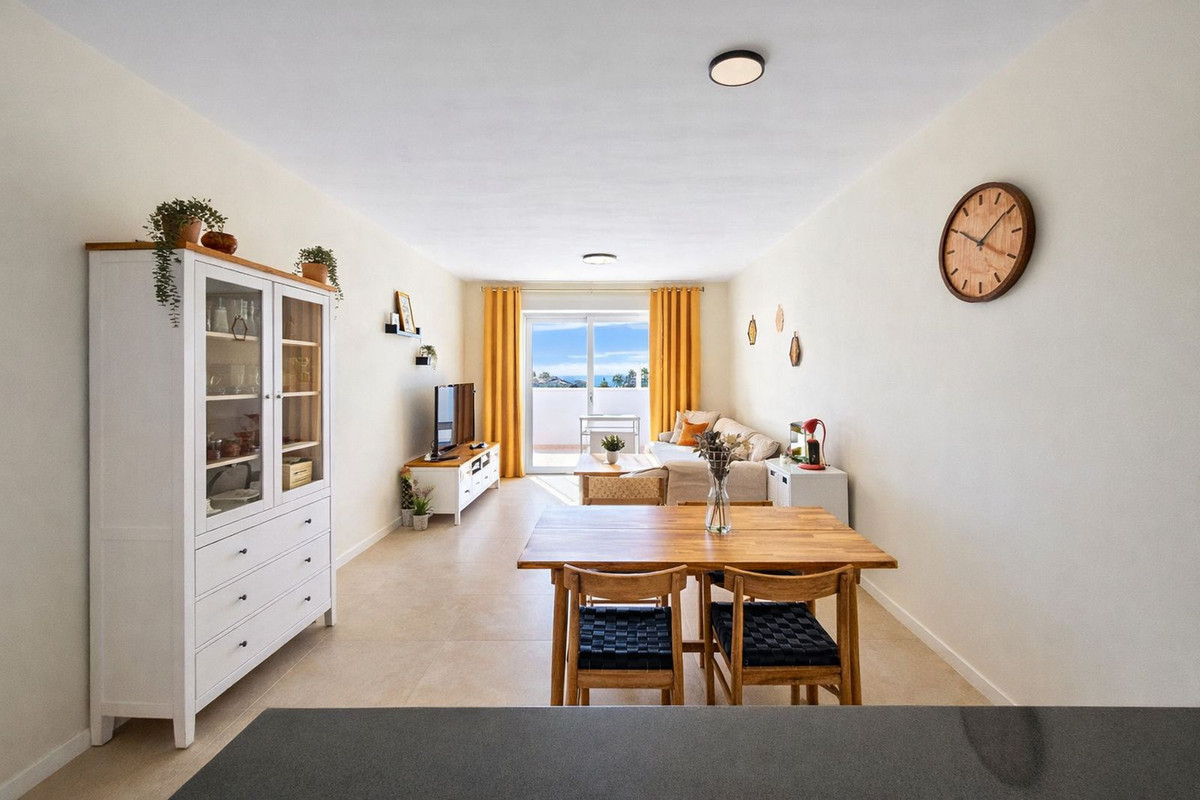 3 Bed, 2 Bath, ApartmentFor Sale, Estepona, Malaga
