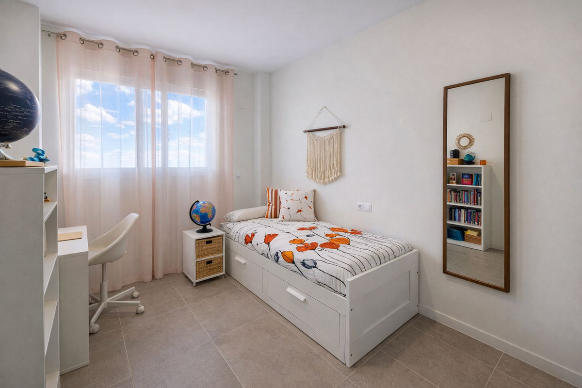 3 Bed, 2 Bath, ApartmentFor Sale, Estepona, Malaga