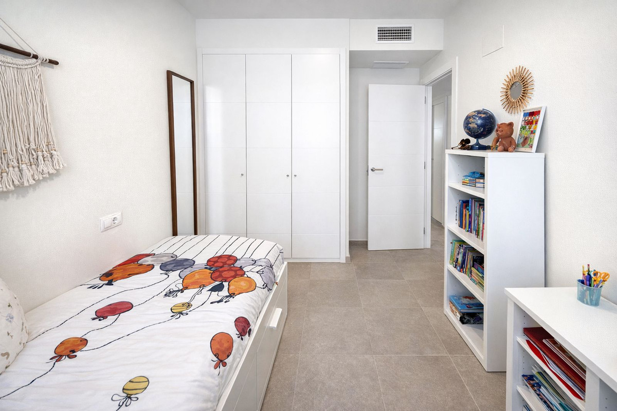 3 Bed, 2 Bath, ApartmentFor Sale, Estepona, Malaga