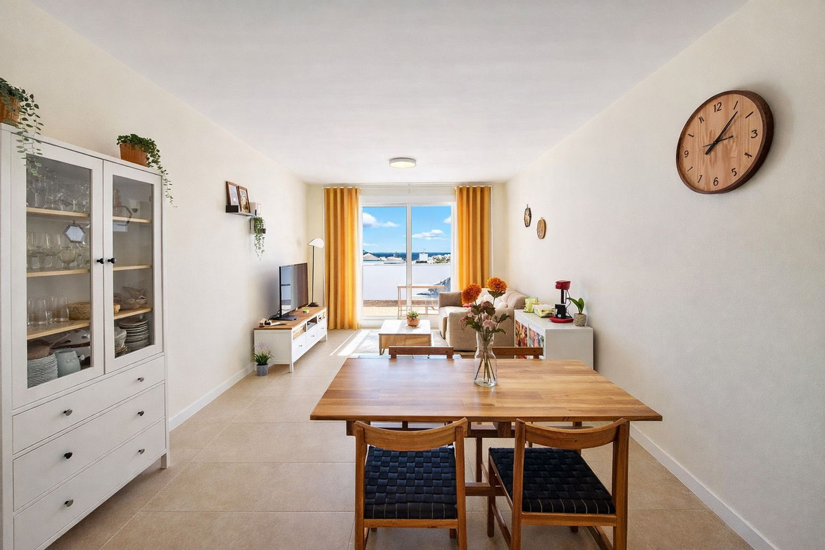 3 Bed, 2 Bath, ApartmentFor Sale, Estepona, Malaga