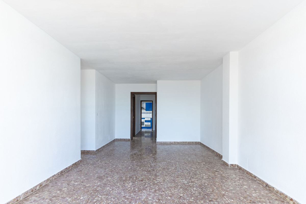 4 Bed, 2 Bath, ApartmentFor Sale, San Luis de Sabinillas, Malaga