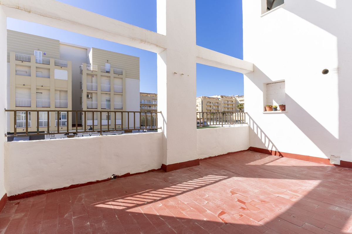 4 Bed, 2 Bath, ApartmentFor Sale, San Luis de Sabinillas, Malaga