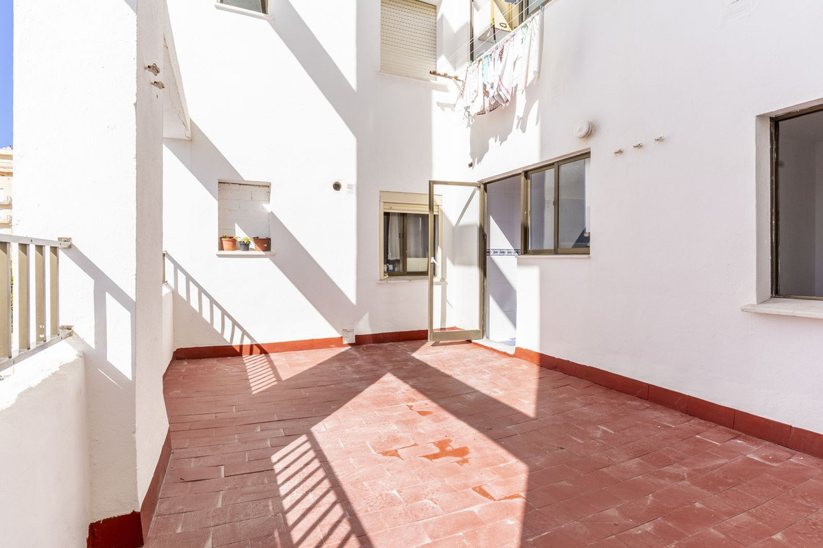 4 Bed, 2 Bath, ApartmentFor Sale, San Luis de Sabinillas, Malaga