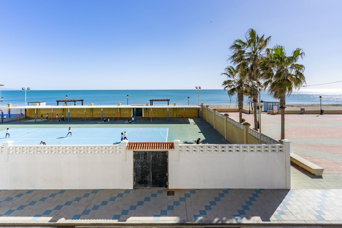 4 Bed, 2 Bath, ApartmentFor Sale, San Luis de Sabinillas, Malaga