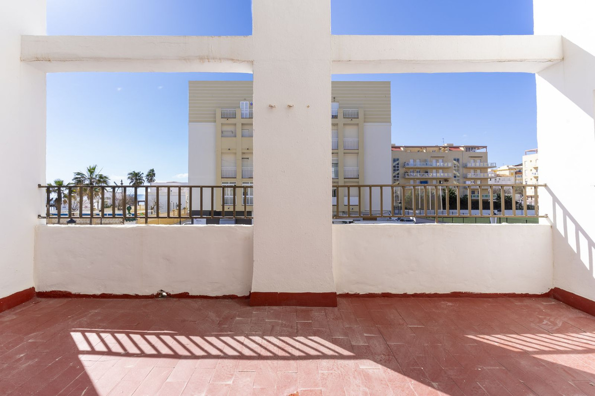 4 Bed, 2 Bath, ApartmentFor Sale, San Luis de Sabinillas, Malaga