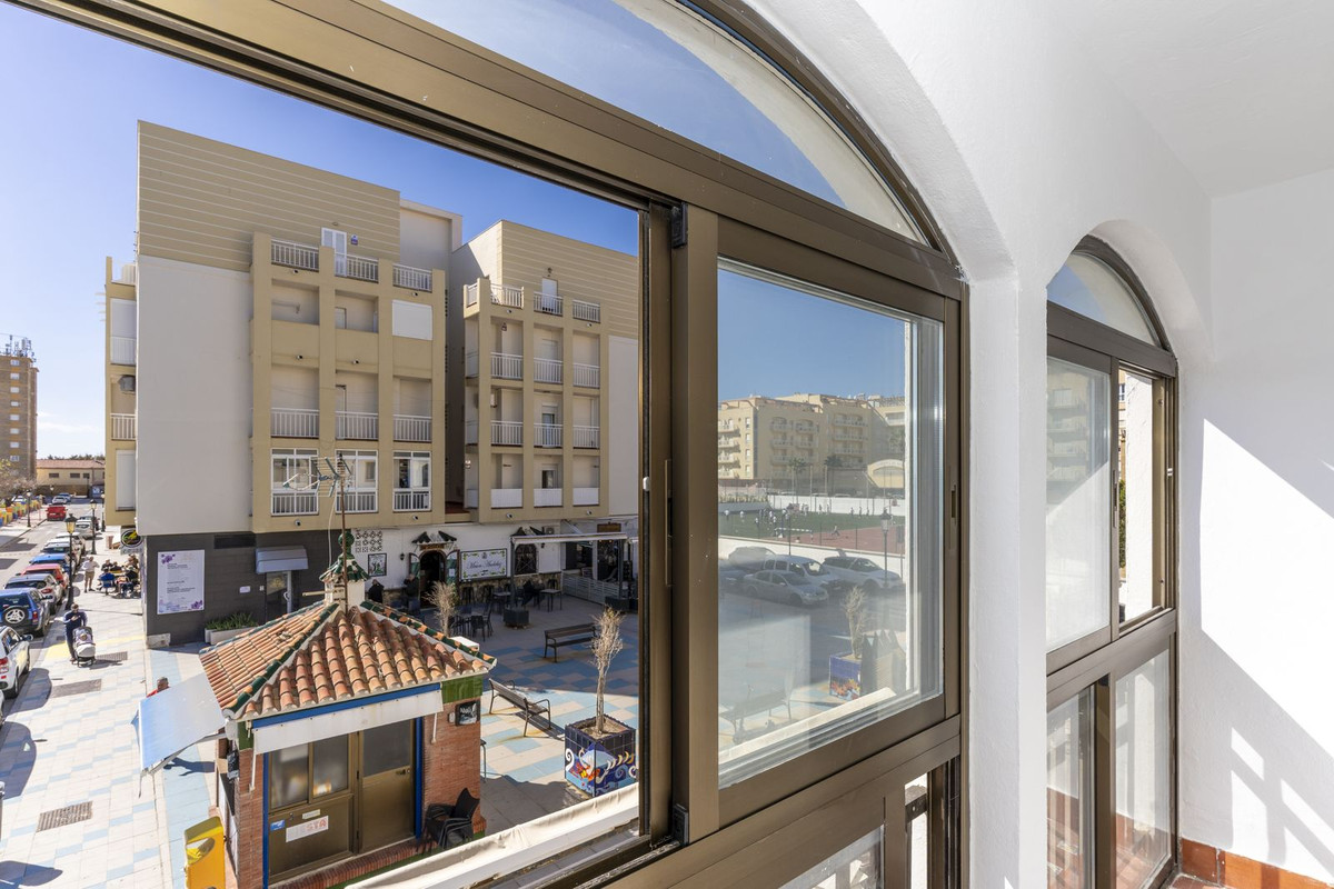 4 Bed, 2 Bath, ApartmentFor Sale, San Luis de Sabinillas, Malaga