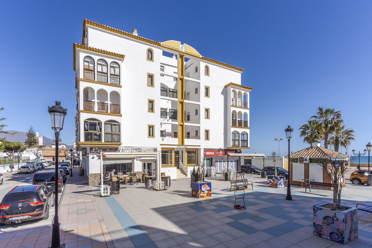 4 Bed, 2 Bath, ApartmentFor Sale, San Luis de Sabinillas, Malaga