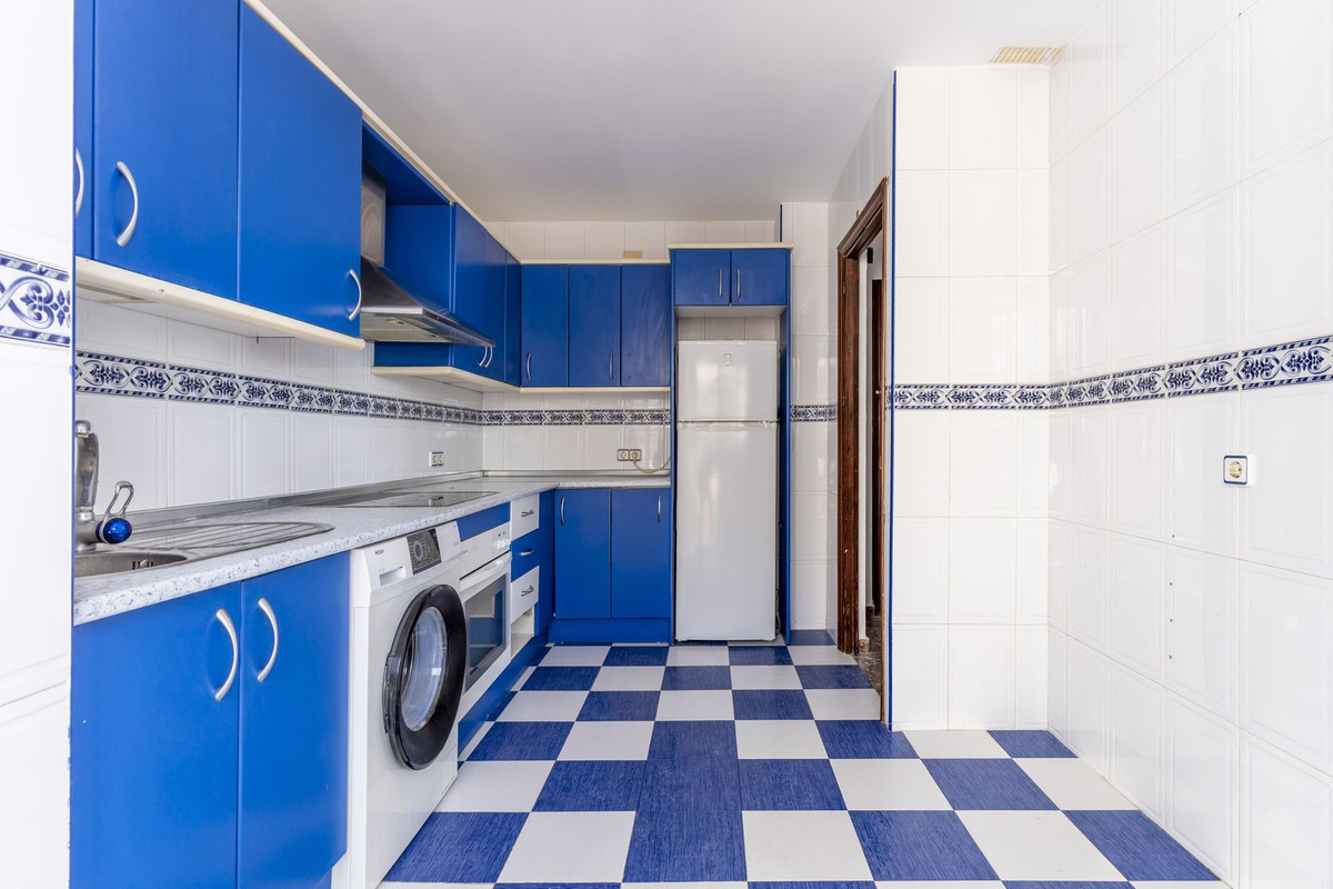 4 Bed, 2 Bath, ApartmentFor Sale, San Luis de Sabinillas, Malaga