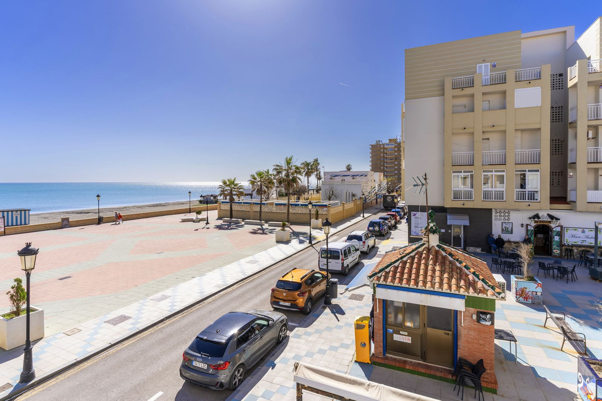 4 Bed, 2 Bath, ApartmentFor Sale, San Luis de Sabinillas, Malaga