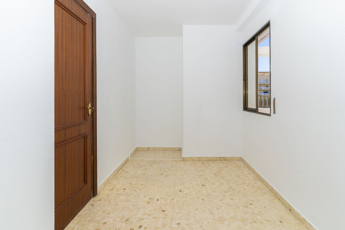 4 Bed, 2 Bath, ApartmentFor Sale, San Luis de Sabinillas, Malaga