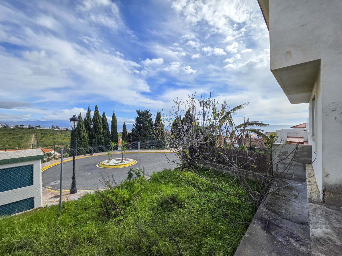 4 Bed, 3 Bath, HouseFor Sale, La Duquesa, Malaga