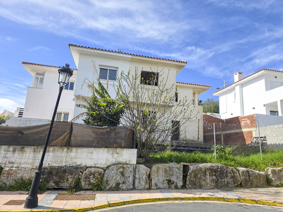 4 Bed, 3 Bath, HouseFor Sale, La Duquesa, Malaga