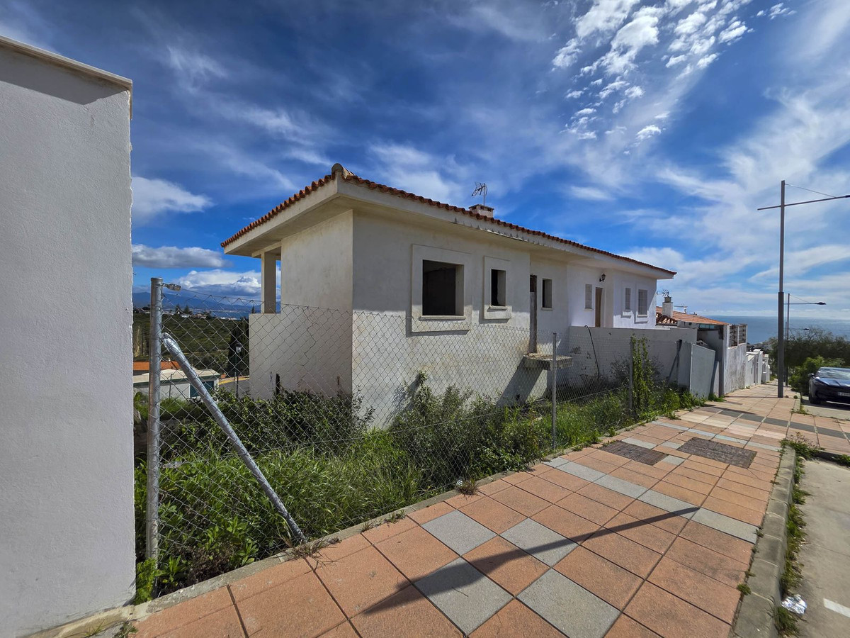 4 Bed, 3 Bath, HouseFor Sale, La Duquesa, Malaga