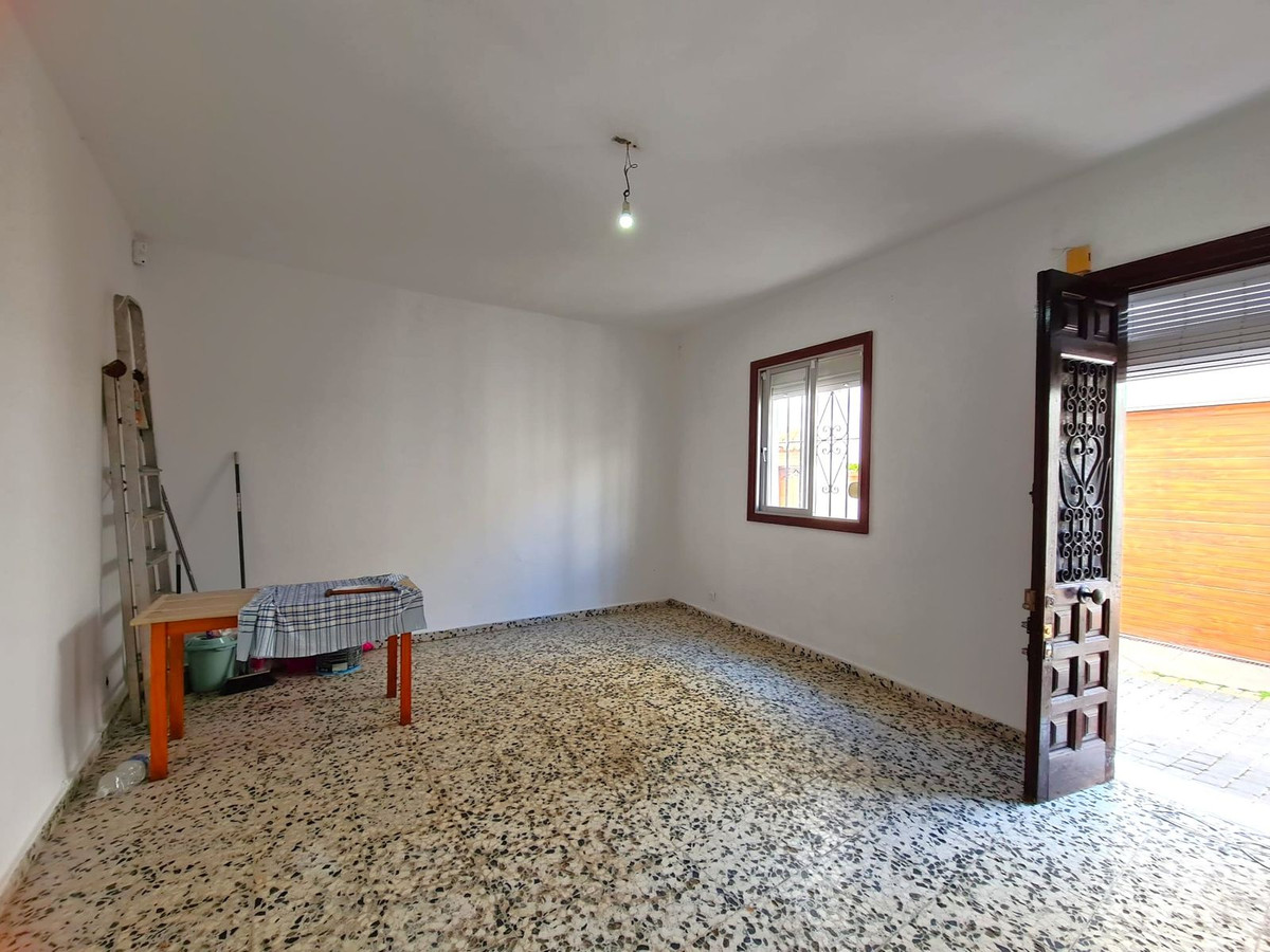 3 Bed, 1 Bath, HouseFor Sale, Estepona, Malaga