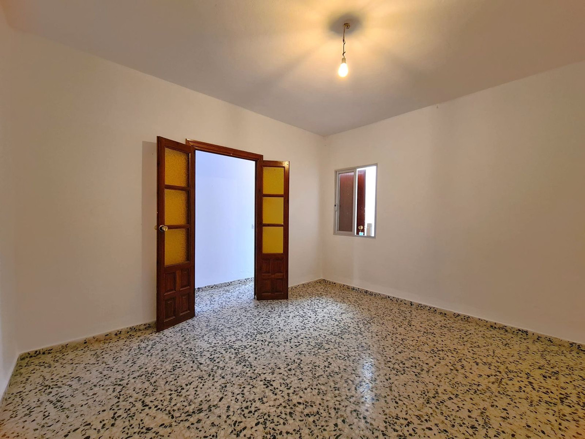 3 Bed, 1 Bath, HouseFor Sale, Estepona, Malaga