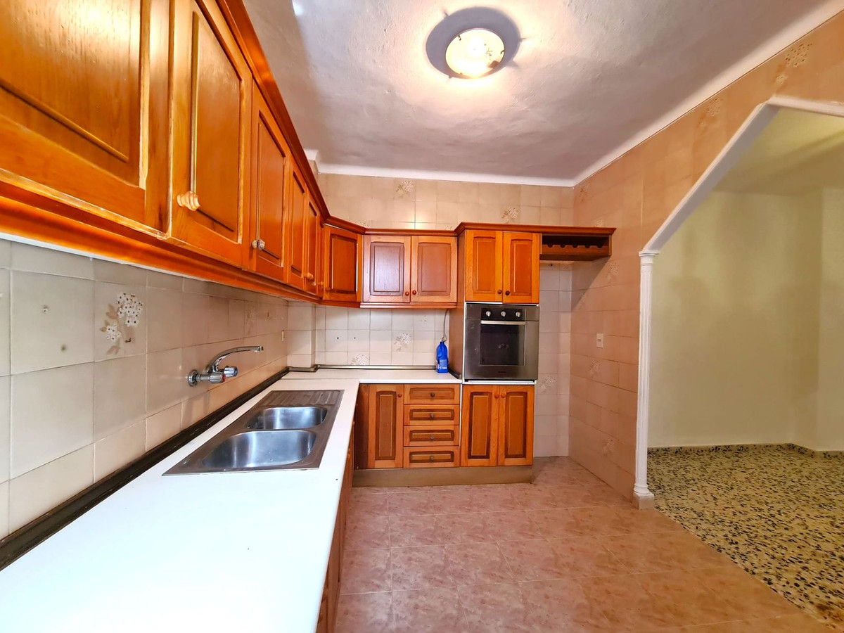 3 Bed, 1 Bath, HouseFor Sale, Estepona, Malaga