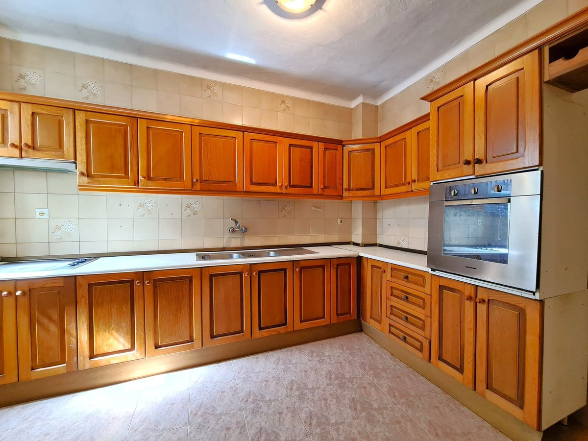 3 Bed, 1 Bath, HouseFor Sale, Estepona, Malaga