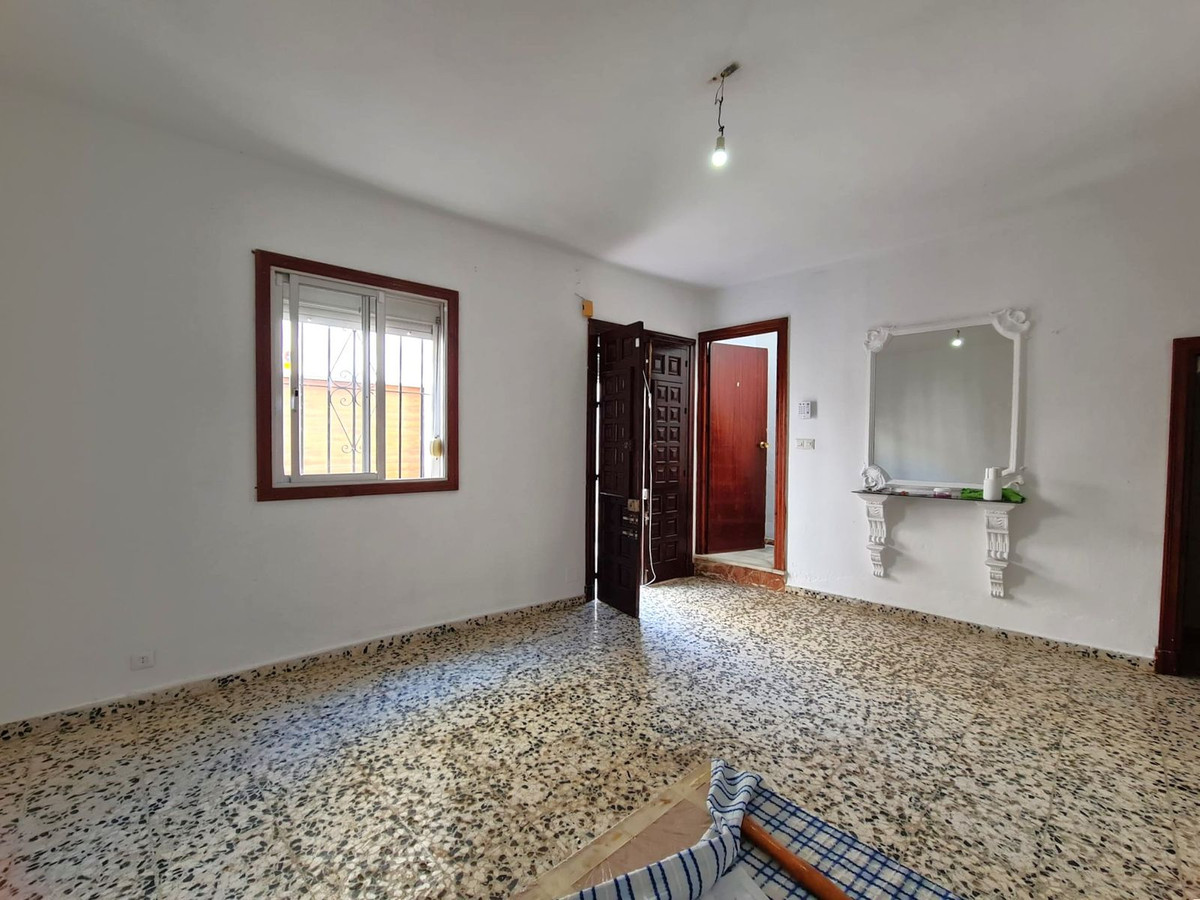 3 Bed, 1 Bath, HouseFor Sale, Estepona, Malaga