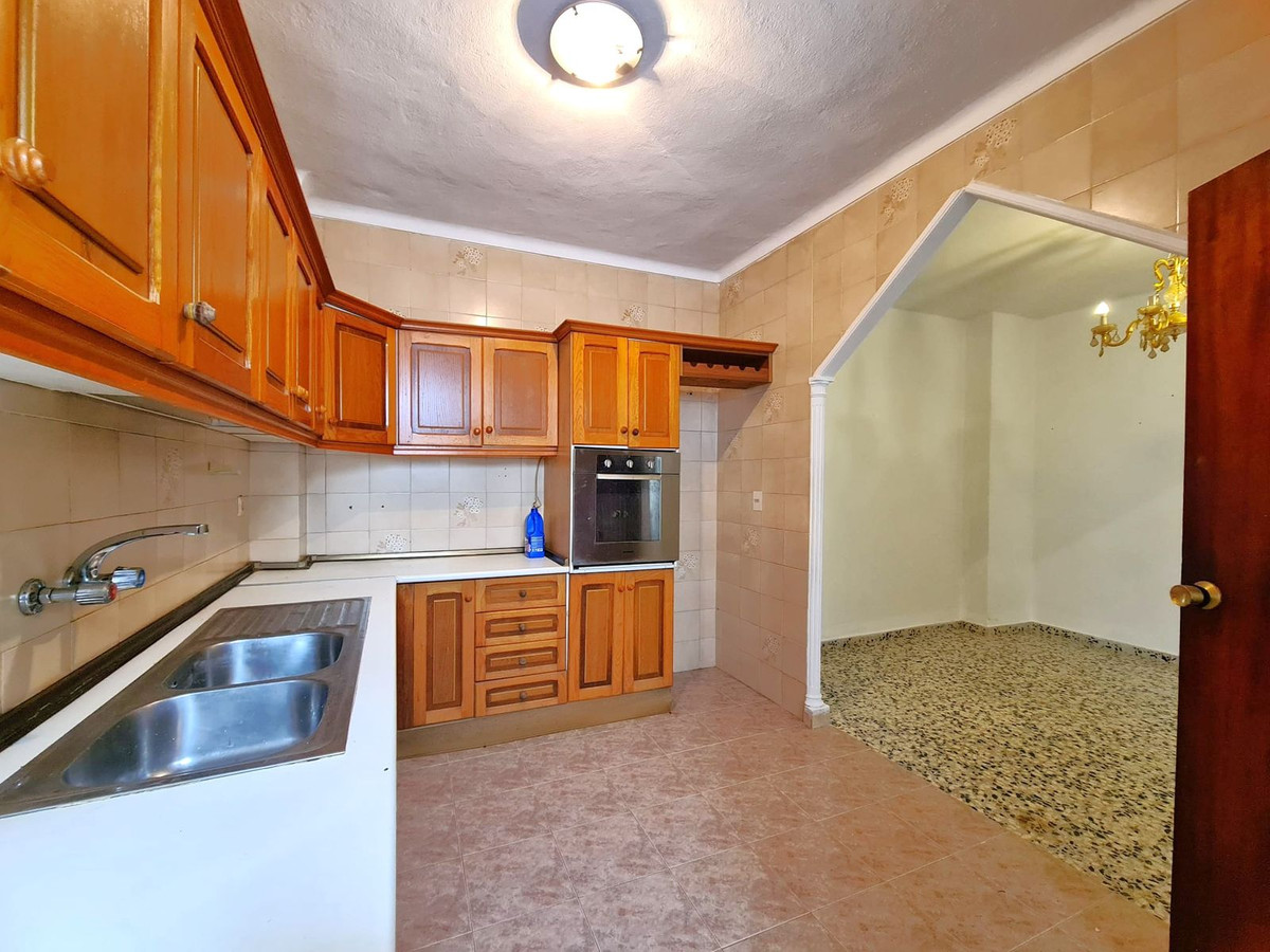 3 Bed, 1 Bath, HouseFor Sale, Estepona, Malaga